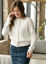 Load image into Gallery viewer, Mason White Button Up Cardigan / Cárdigan Blanco Mason con Botones