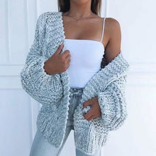 Load image into Gallery viewer, Everyday Chic | Classic Cable Knit Cardigan / Cárdigan Clásico de Tejido Trenzado
